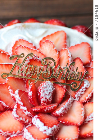 イチゴたっぷりミルクレープのバースデーケーキ 7184618