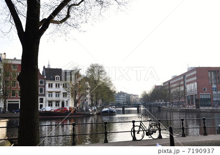 朝の街並み　アムステルダム 7190937