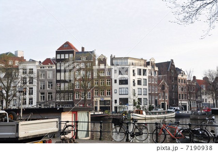 朝の街並み　アムステルダム 7190938