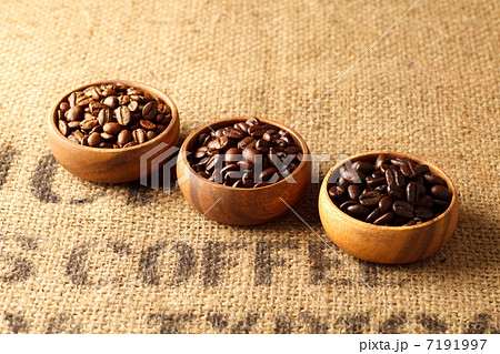 3種のコーヒー豆 7191997