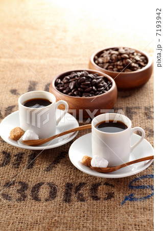 コーヒーとコーヒー豆 7193942