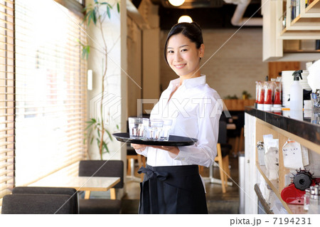 人物 レストラン サービス