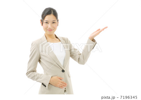 案内・ビジネスウーマン 7196345
