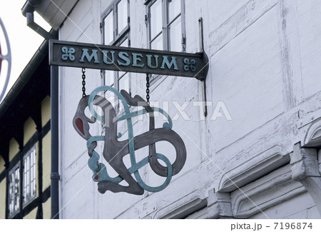 ミュージアムの看板 7196874