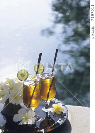 プールサイドのアイスティー プールサイドのアイスティー 7197011