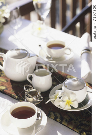 テーブルの紅茶 テーブルの紅茶 7197300