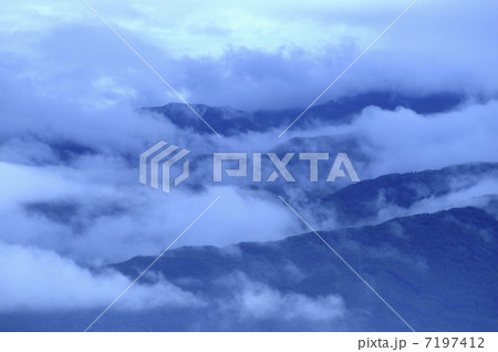 霧の山脈 7197412