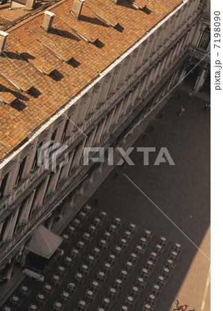 鐘楼からのサンマルコ広場 7198090