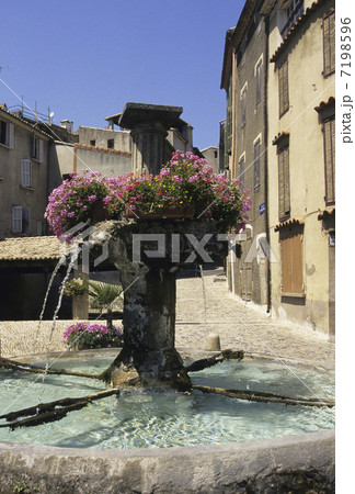 サン・ポール・ド・ヴァンスの噴水 7198596