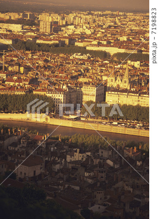 フールヴィエール広場よりリヨン市街 7198823