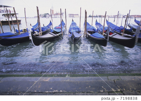 停泊中のゴンドラ 7198838