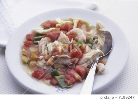 エビとトマトと魚の料理 7199247