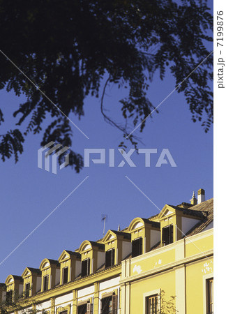 屋根の小窓 7199876