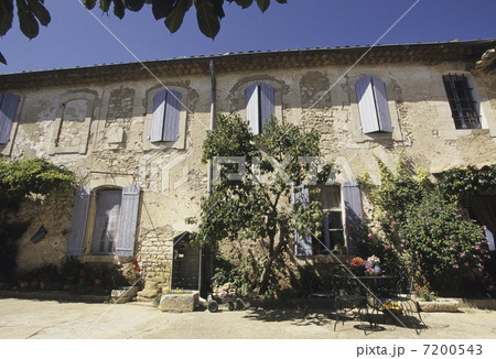 アパートの窓 7200543