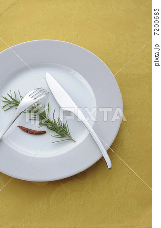 ローズマリーと皿 ローズマリーと皿 7200685