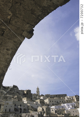 アーチと洞窟住居 7200732