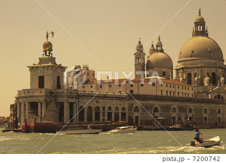 海からのサンタマリアデラサルーテ教会 7200742