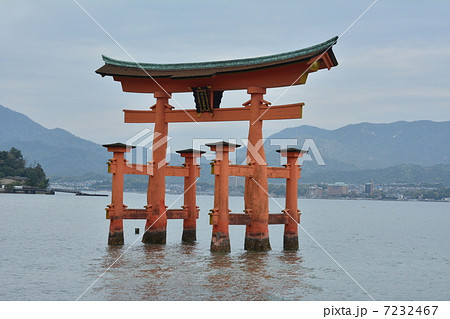 厳島神社の海中鳥居 7232467