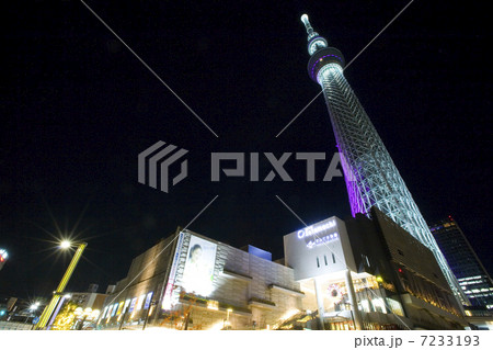 ライトアップされたスカイツリー ライトアップされたスカイツリー 7233193