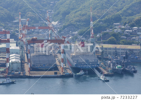 長崎港の造船所 7233227