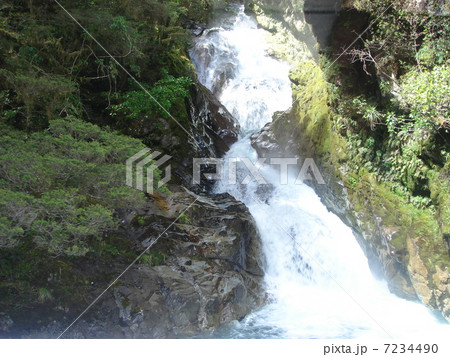 ニュージーランドの小滝 7234490