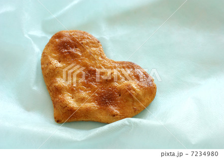 ハート型のおかき 7234980