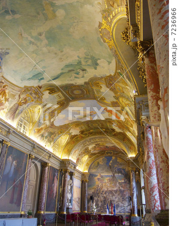 トゥールーズの市庁舎（キャピトル）の大広間  7236966