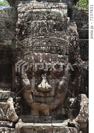 バイヨンの四面像(クメールの微笑み) バイヨンの四面像(クメールの微笑み) 7237631