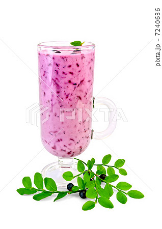 Milkshake with blueberries in a glass goblet 7240636