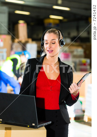 dispatcher using headset at warehouse of forwarding 7241432