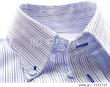 青いストライプのワイシャツ 7242735