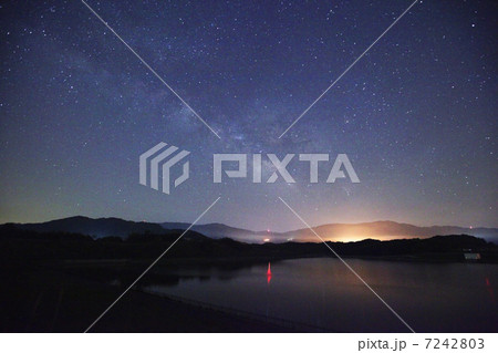 天の川　ミルキーウェイ　星空の写真素材 7242803
