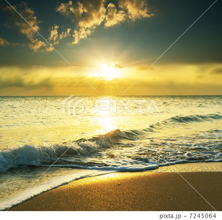Sea sunset 7245064