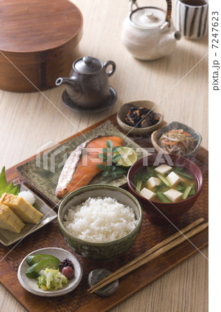 和食の朝食 7247623