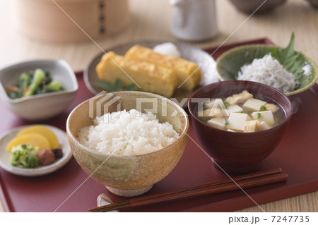 和食の朝食 7247735