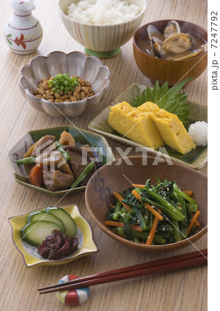 和食の朝食 7247792