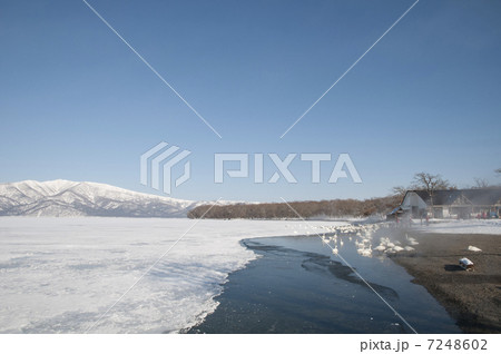 冬の屈斜路湖 7248602