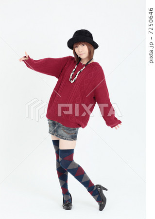 若い女性　ファッション 7250646