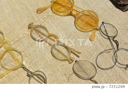 アンティークの丸眼鏡 7251209