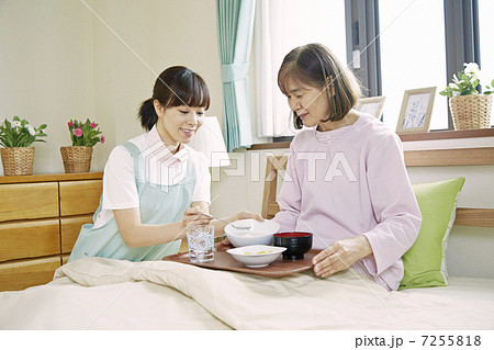 シニアの介護 7255818