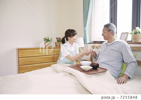 シニアの介護 シニアの介護 7255848