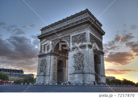 フランス　パリ凱旋門 7257870