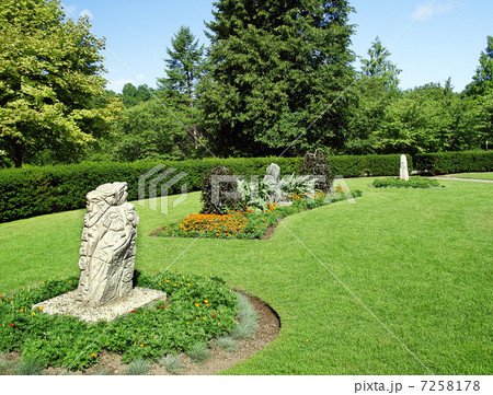 Park with Amazing Garden 7258178