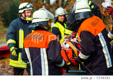 Accident - Fire brigade, Victim with respirator 7258392