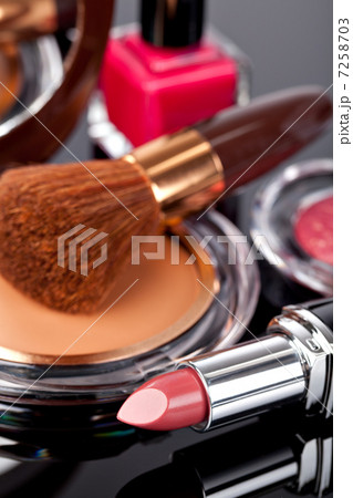 Various Cosmetics 7258703