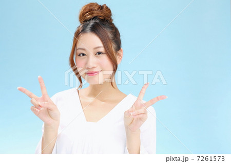 ブルーバック・女性 7261573