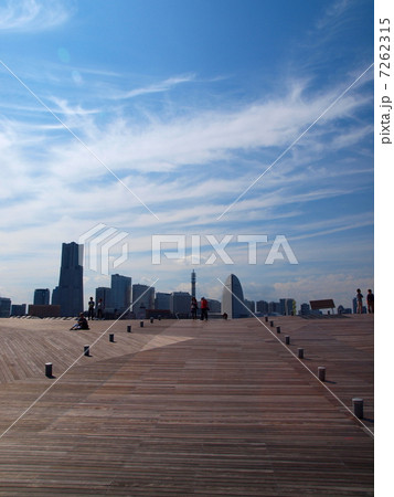 横浜港　大さん橋より 7262315