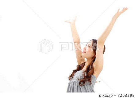 手を上げる女の子 手を上げる女の子 7263298