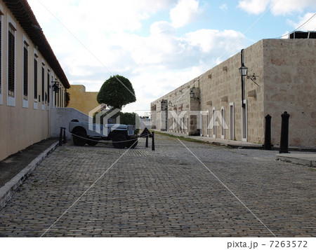 世界遺産「オールド・ハバナとその要塞群」のカバーニャ要塞(キューバ) 世界遺産「オールド・ハバナとその要塞群」のカバーニャ要塞(キューバ) 7263572