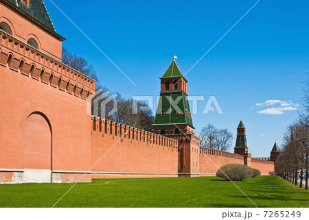 fragment of brick walls and towers of the Moscow Kremlin 7265249